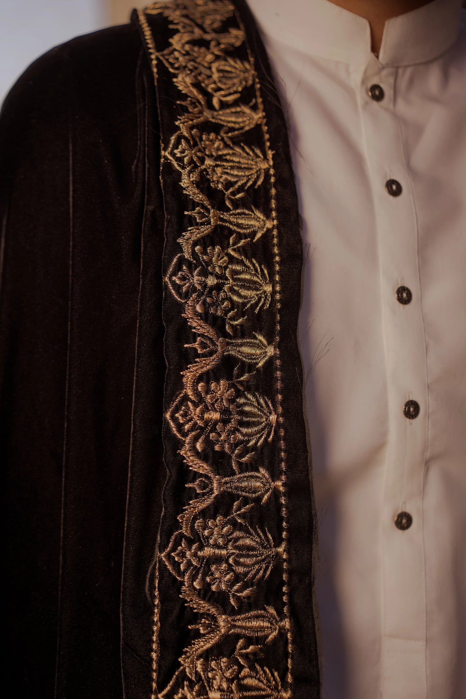 Elegant velvet shawl adored with intricate tila embroidery border and Banarsi palta, ideal for weddings, festive events and formal wear.