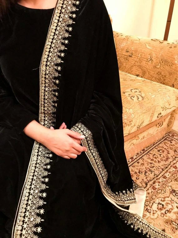 A sophisticated velvet shawl adorned with a luxurious intricate tila embroidery. Perfect for festive occasions and formal events.