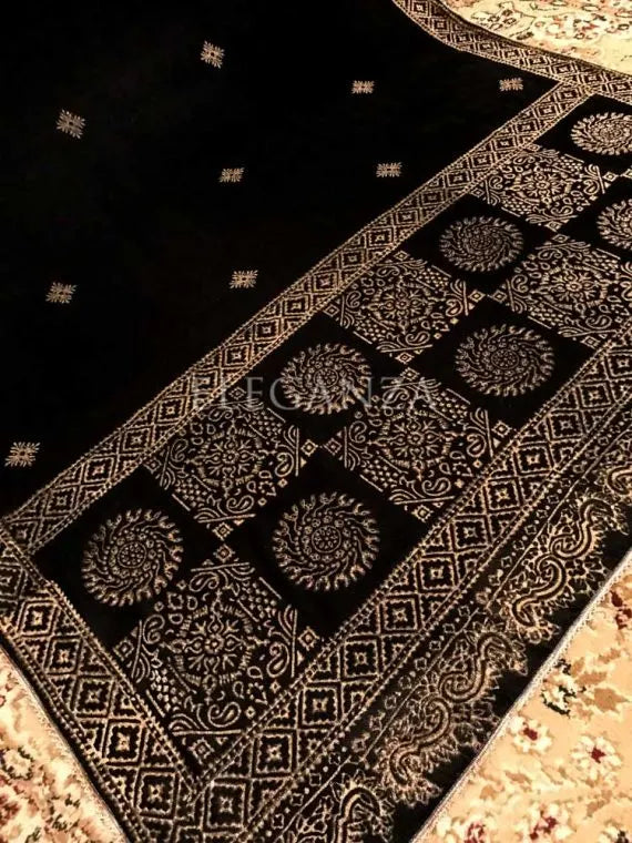 Luxurious velvet shawl featuring bold geometric and circular block prints on the pallu, small geometric motifs in the center, and a delicate golden-threaded border on all sides. ideal for festive occasions or elegant evening wear.