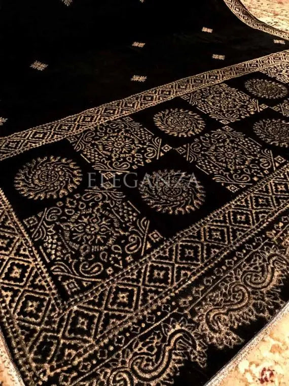 Luxurious velvet shawl featuring bold geometric and circular block prints on the pallu, small geometric motifs in the center, and a delicate golden-threaded border on all sides. ideal for festive occasions or elegant evening wear.