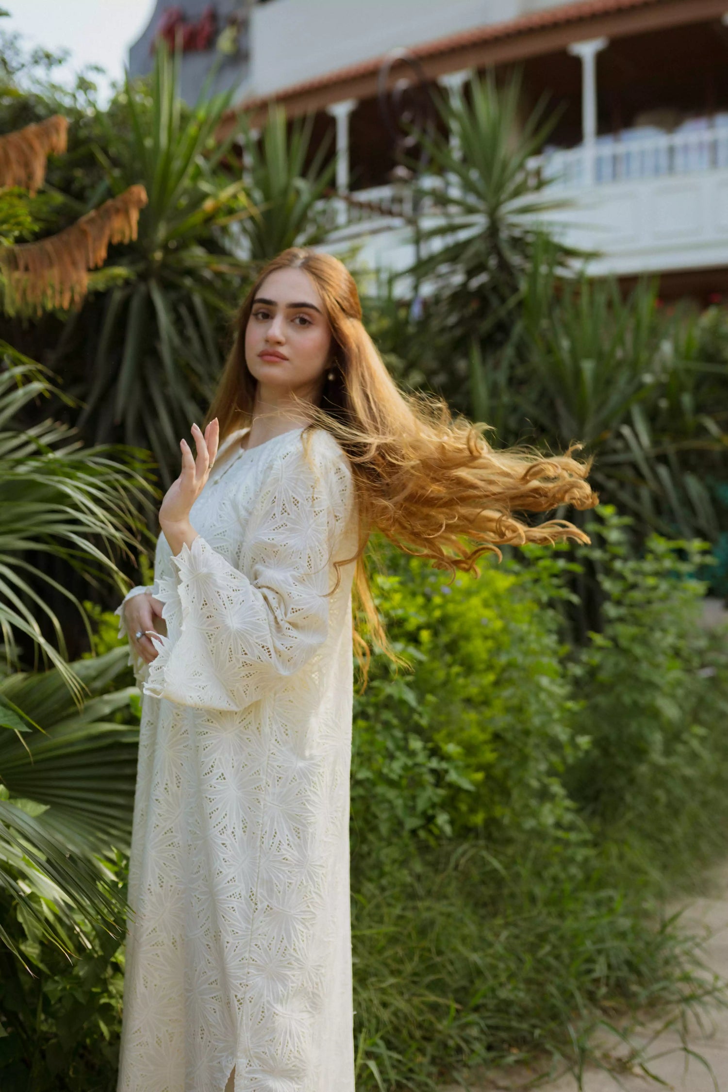 White kaftan kurta with leaf Shiffli embroidery and flared sleeves

