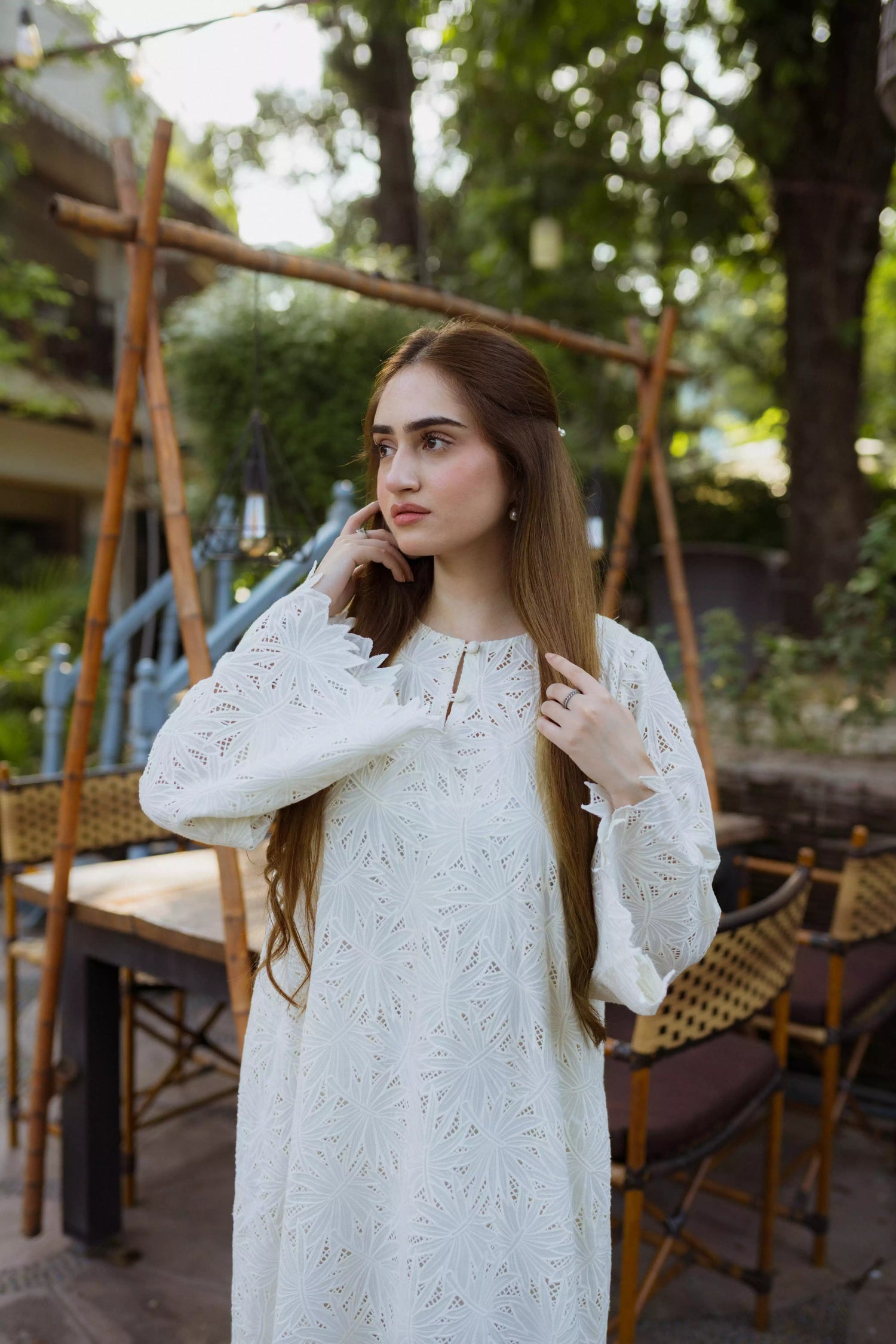 White kaftan kurta with leaf Shiffli embroidery and flared sleeves

