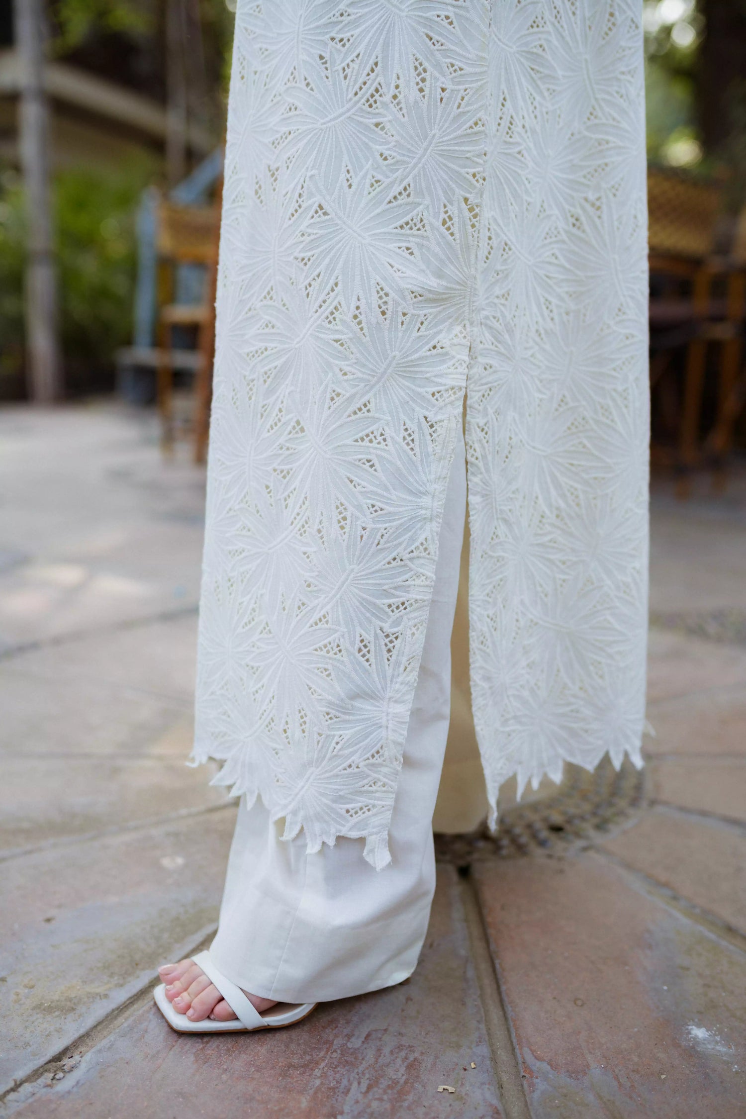 White kaftan kurta with leaf Shiffli embroidery and flared sleeves

