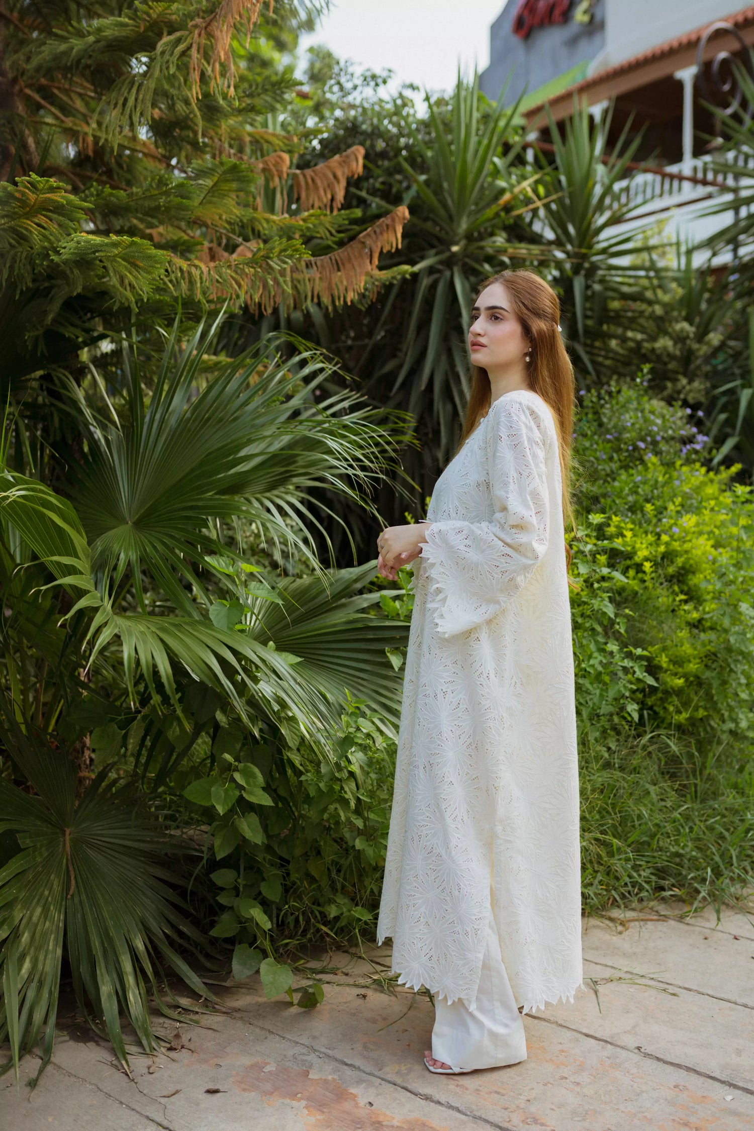 White kaftan kurta with leaf Shiffli embroidery and flared sleeves

