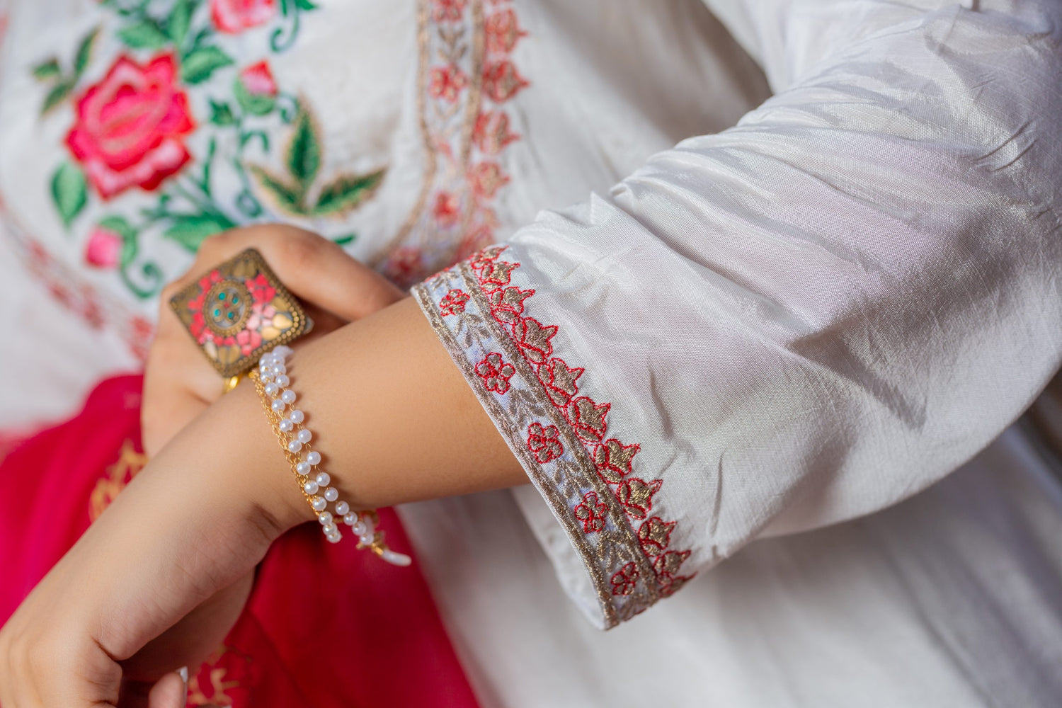White Rawsilk Marjan 2PC – Embroidered Tila & Thread Work Set