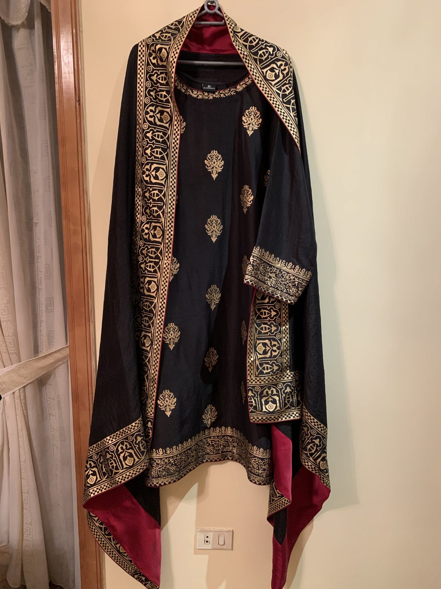 Shahjahan – Black/Gold in Pure rawsilk with palta on borders