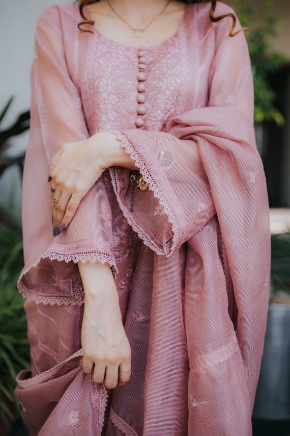 AU-01 – Tea Pink Khaddi Cotton Net Embroidered 3PC Suit