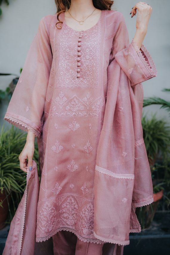 AU-01 – Tea Pink Khaddi Cotton Net Embroidered 3PC Suit