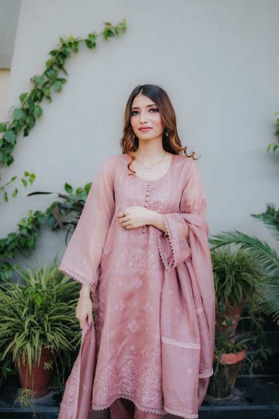 AU-01 – Tea Pink Khaddi Cotton Net Embroidered 3PC Suit