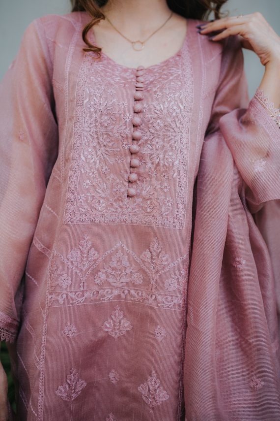 AU-01 – Tea Pink Khaddi Cotton Net Embroidered 3PC Suit