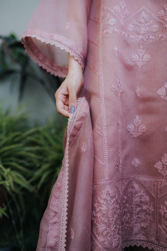 AU-01 – Tea Pink Khaddi Cotton Net Embroidered 3PC Suit