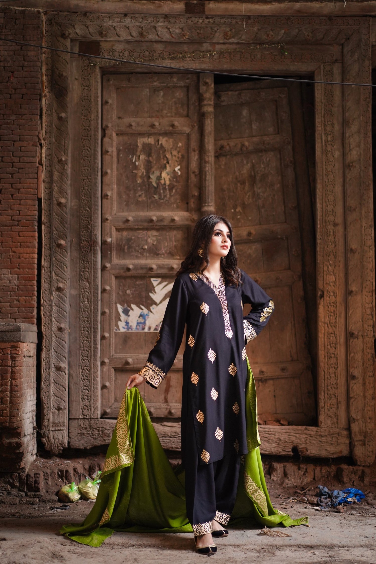 JA-01 Black suit with green shawl