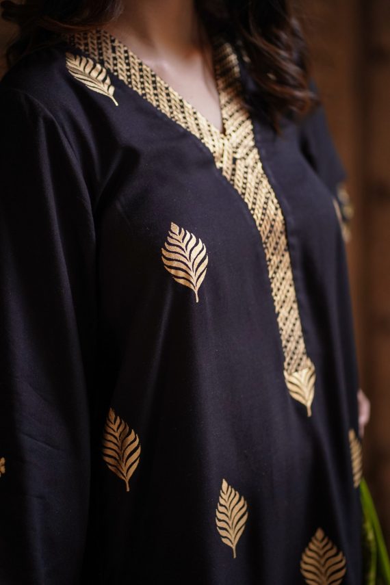 JA-01 Black suit with green shawl