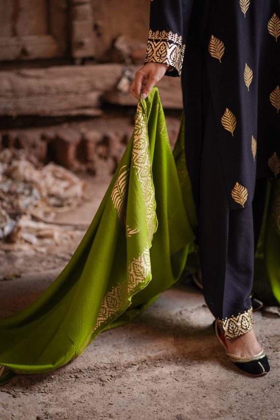 JA-01 Black suit with green shawl