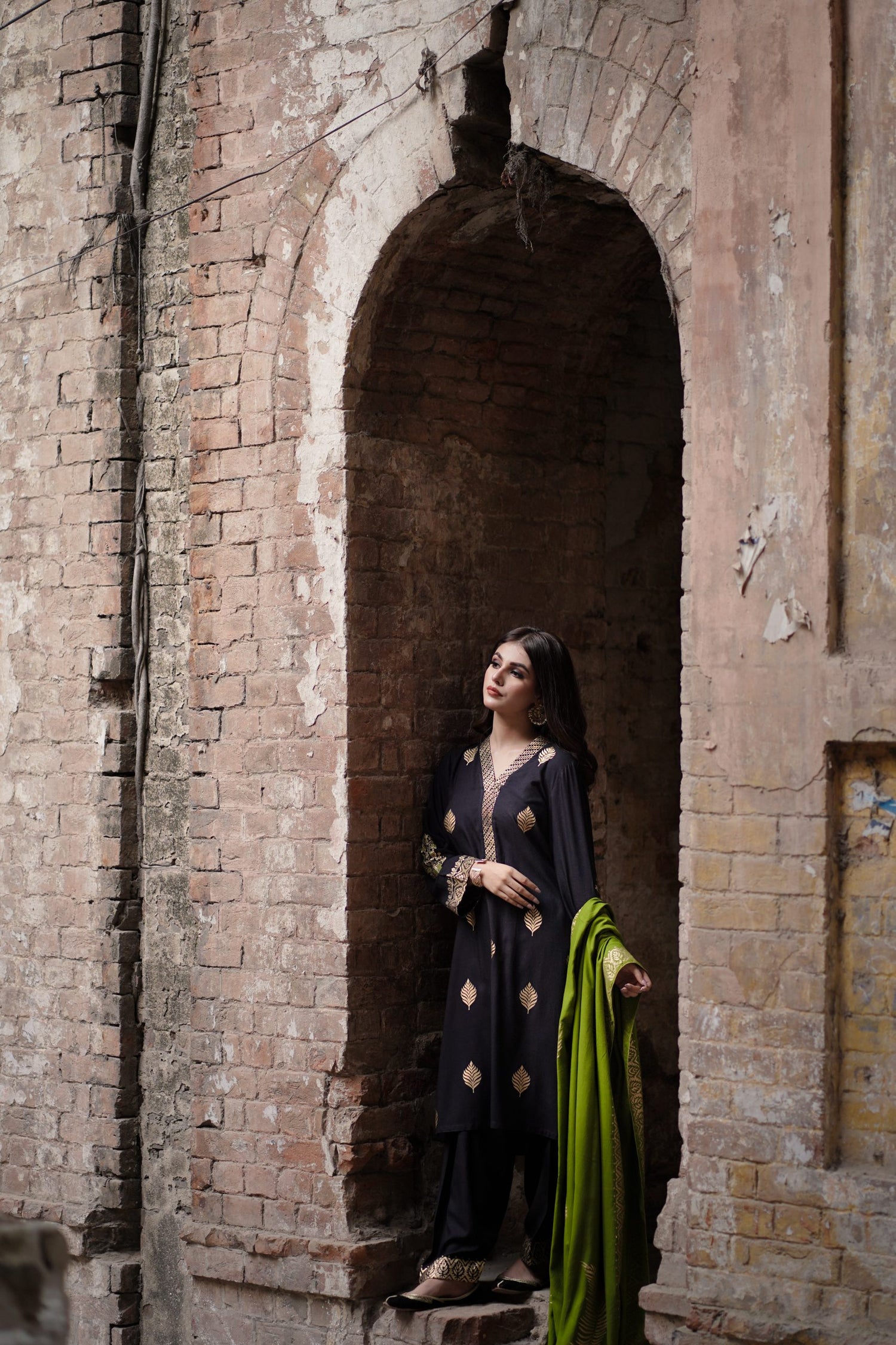 JA-01 Black suit with green shawl