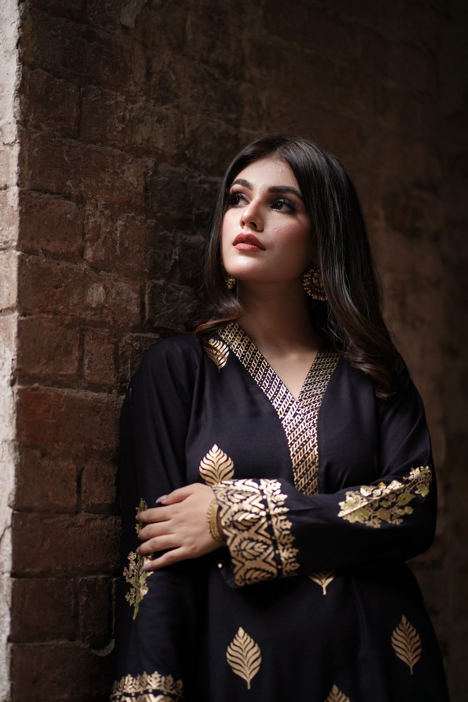 JA-01 Black suit with green shawl