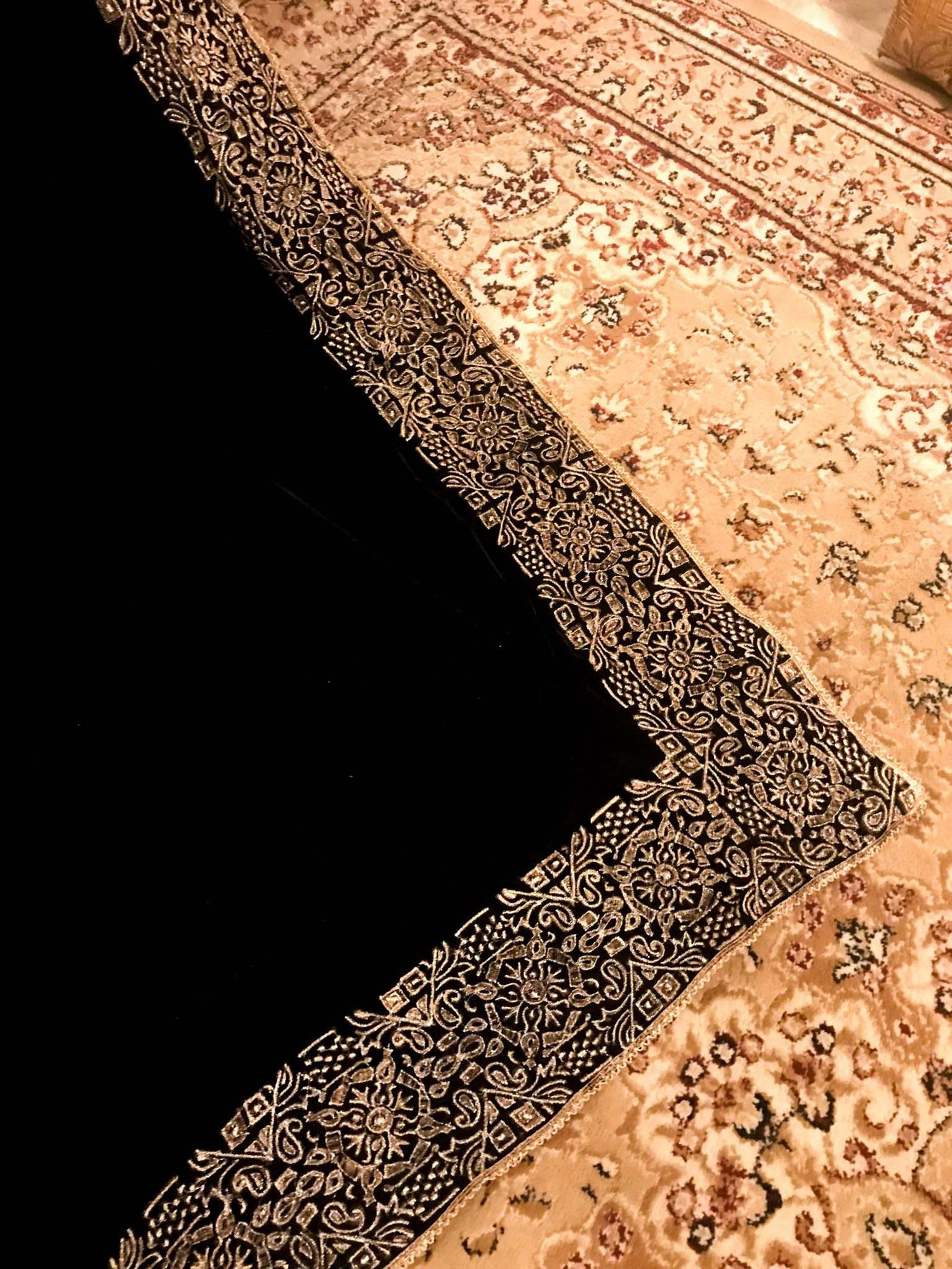 VT-21 Geometric Tila outlined 4 side border
