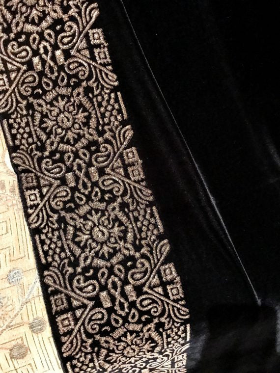 VT-51 Four sided simple block printed Velvet shawl