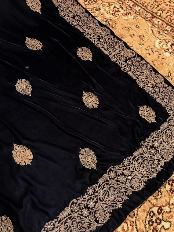 VT-52 Tila outlined pri floral boti Velvet shawl