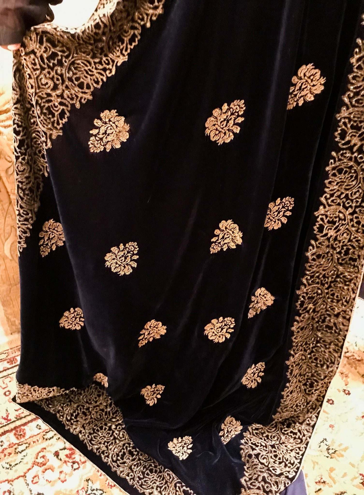 VT-08 Navy Blue Floral Blocked Velvet shawl