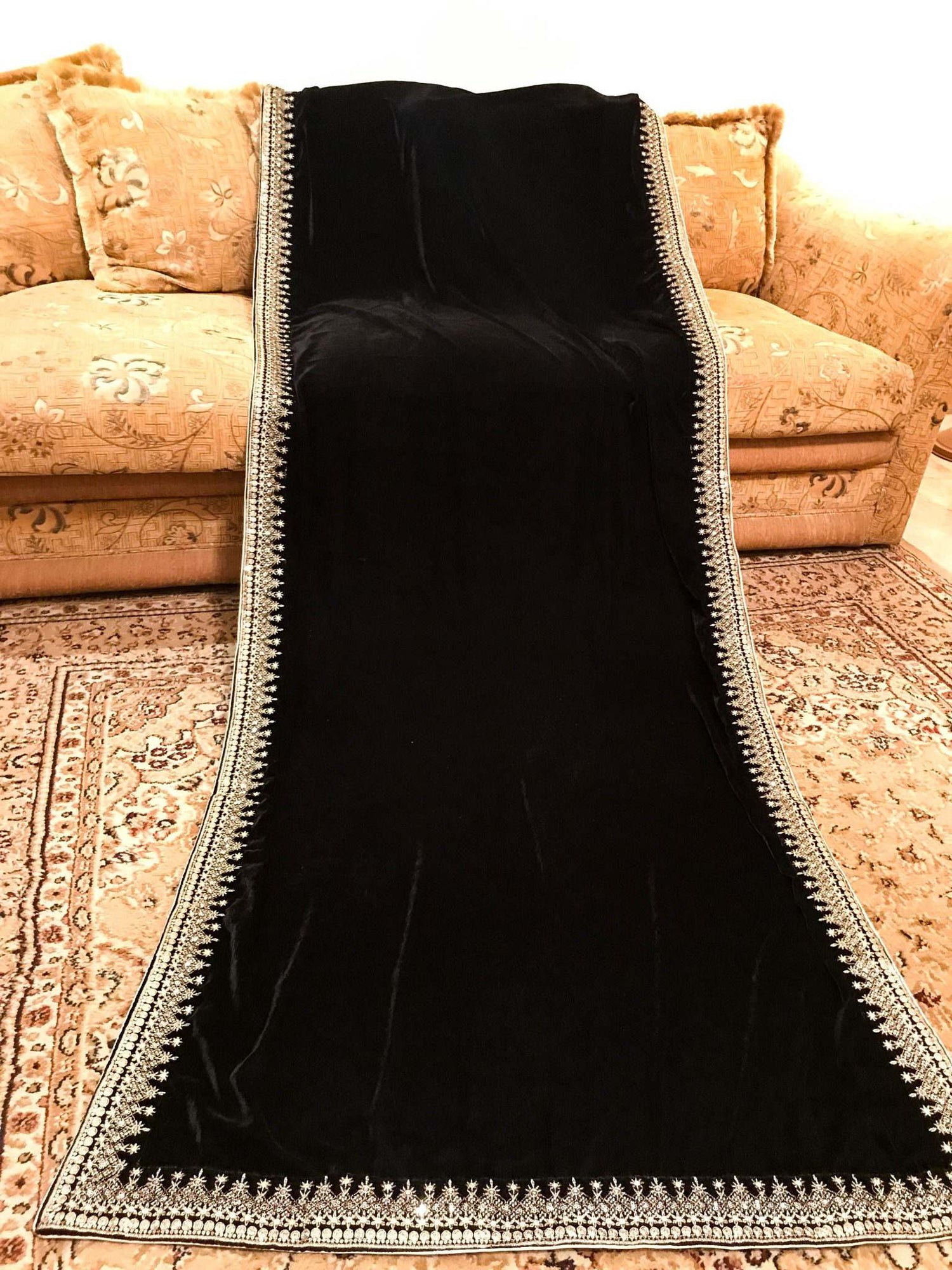 VT-70 Triangular four side sequence embroidered shawl