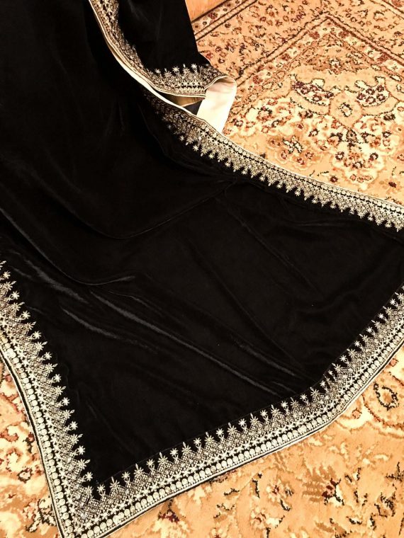 VT-70 Triangular four side sequence embroidered shawl