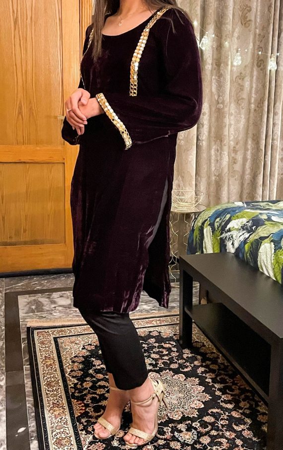 V-10 Sheesha line velvet kurta