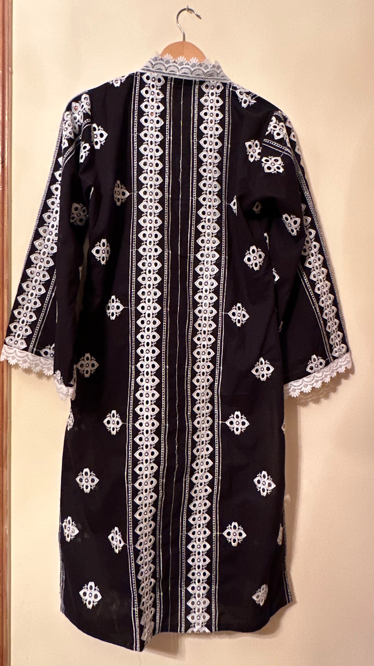 CH-02 Abstract Embroidered Chikan Kurta